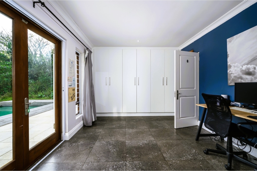 5 Bedroom Property for Sale in Theescombe Eastern Cape